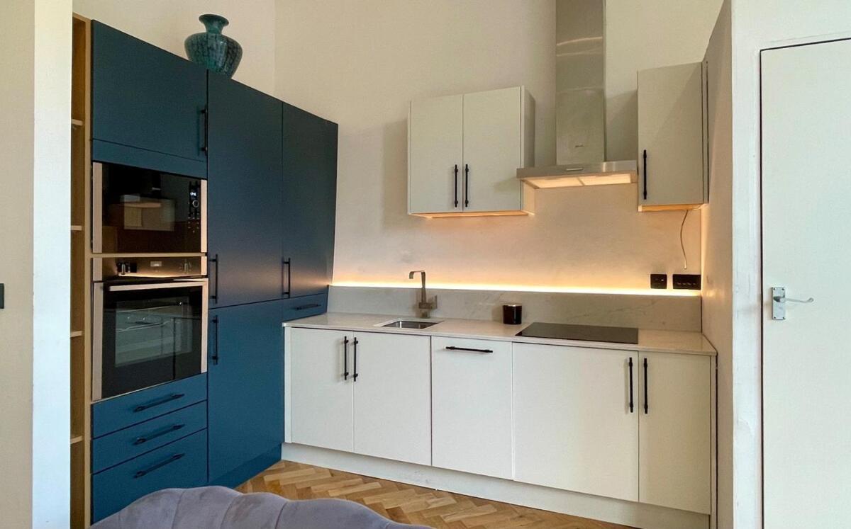 Fabulous In The Heart Of Kensington Apartament