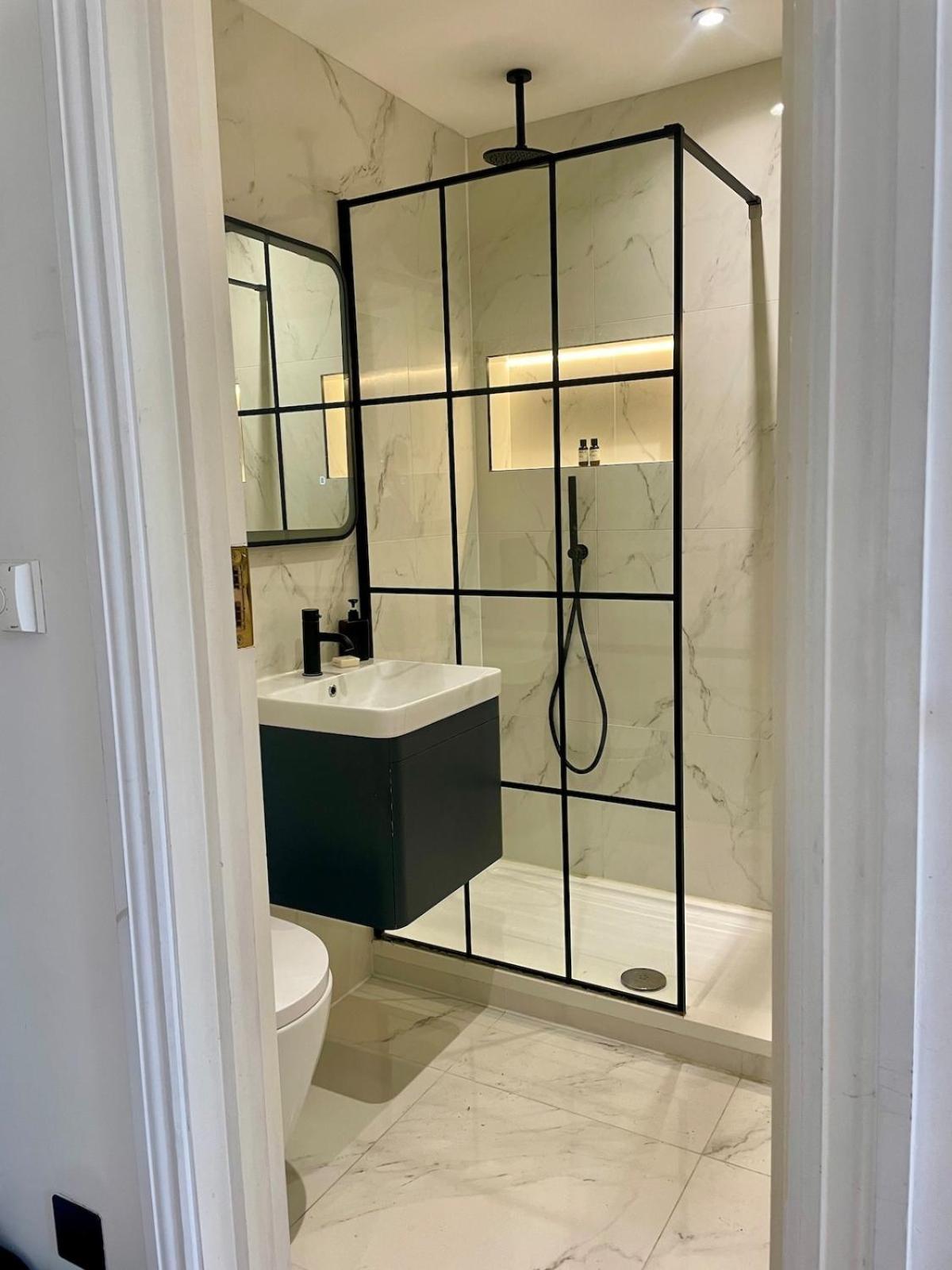 Fabulous In The Heart Of Kensington Apartament