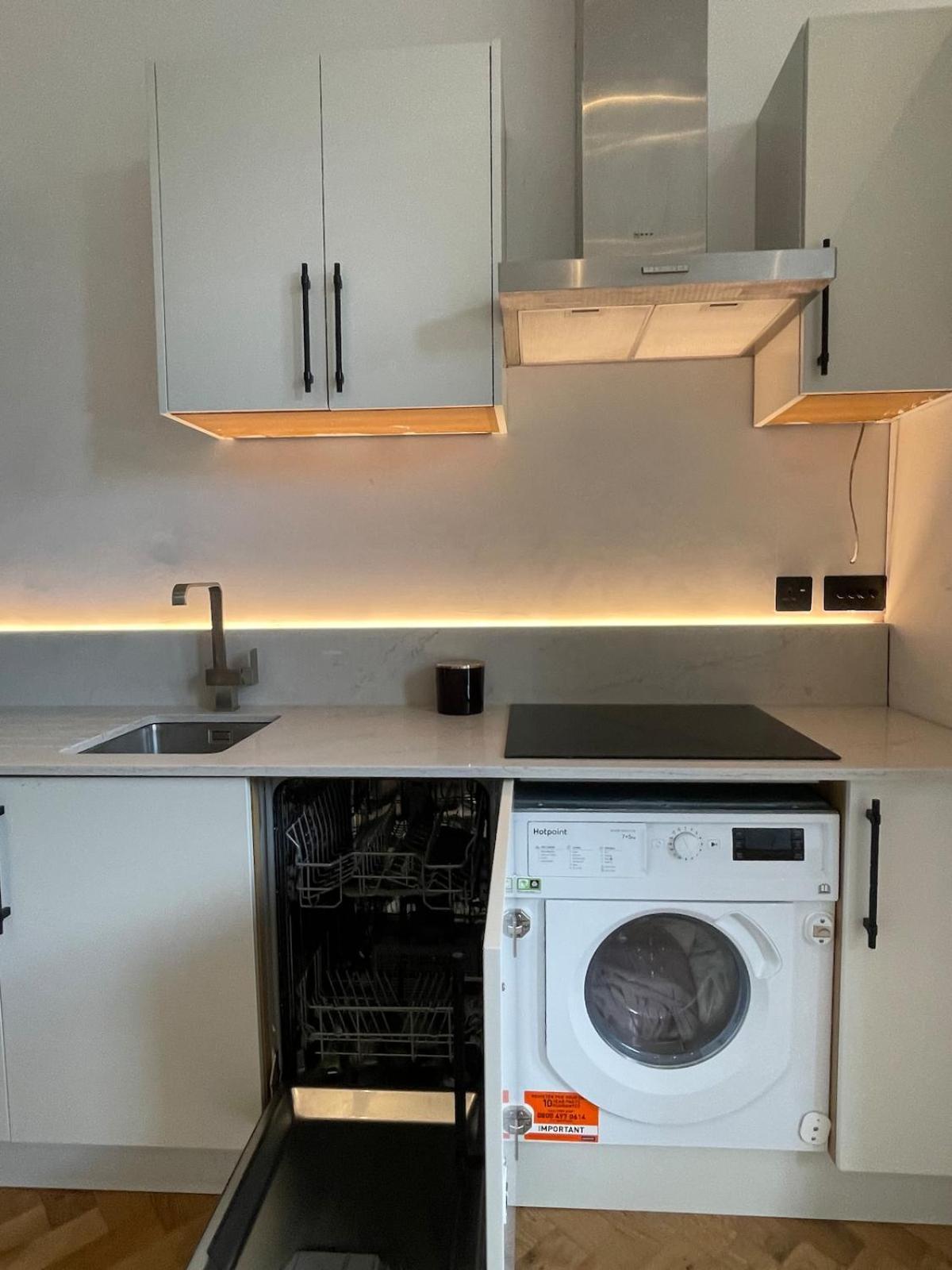 Fabulous In The Heart Of Kensington Apartament Londra
